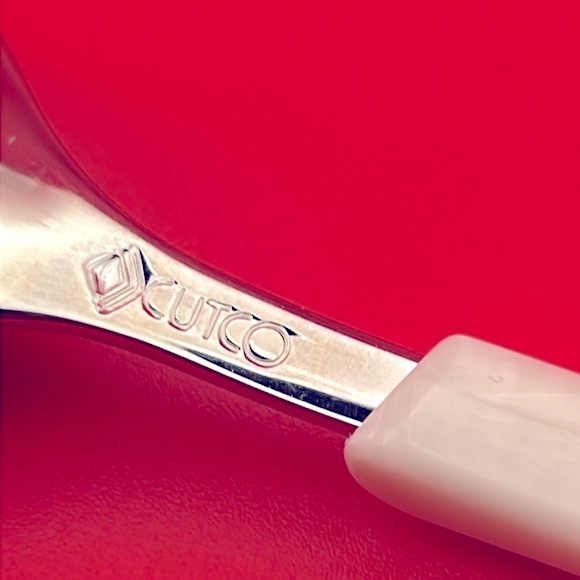 🆕 CUTCO TEASPOON PEARL WHITE HANDLE - Picture 3 of 3